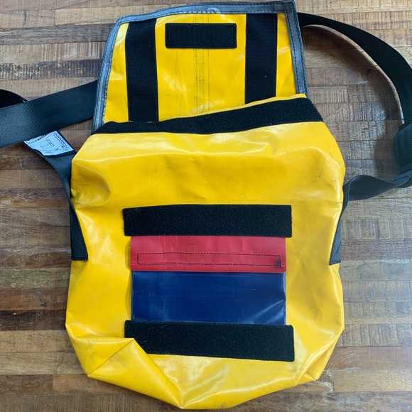 Freitag Messenger Bag yellow and blue (Recycled tarp) - Picture 3 of 3